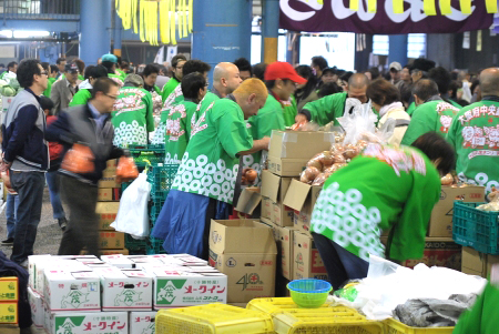 市場開放デー 野菜・くだものブース