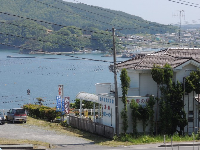 海岸沿いのこじゃれたレストラン。