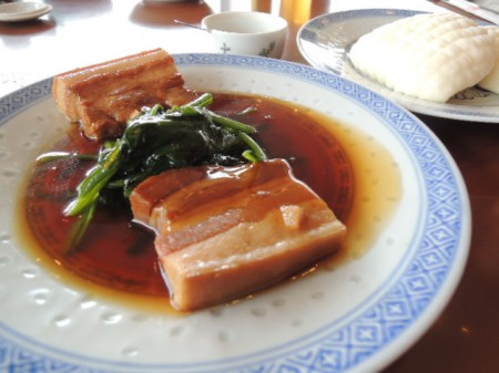 トンポーロウ（豚の角煮）　口にふくむと滋味がジュワ～ッと溶け出す