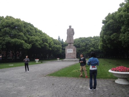 毛沢東の立像